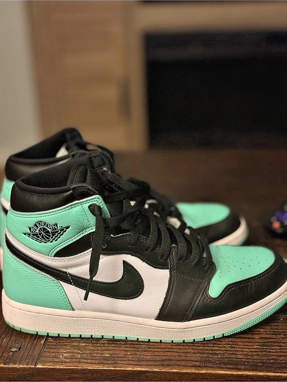 Nike Air Jordan 1 High-Top Sneakers in Green & Black size 10